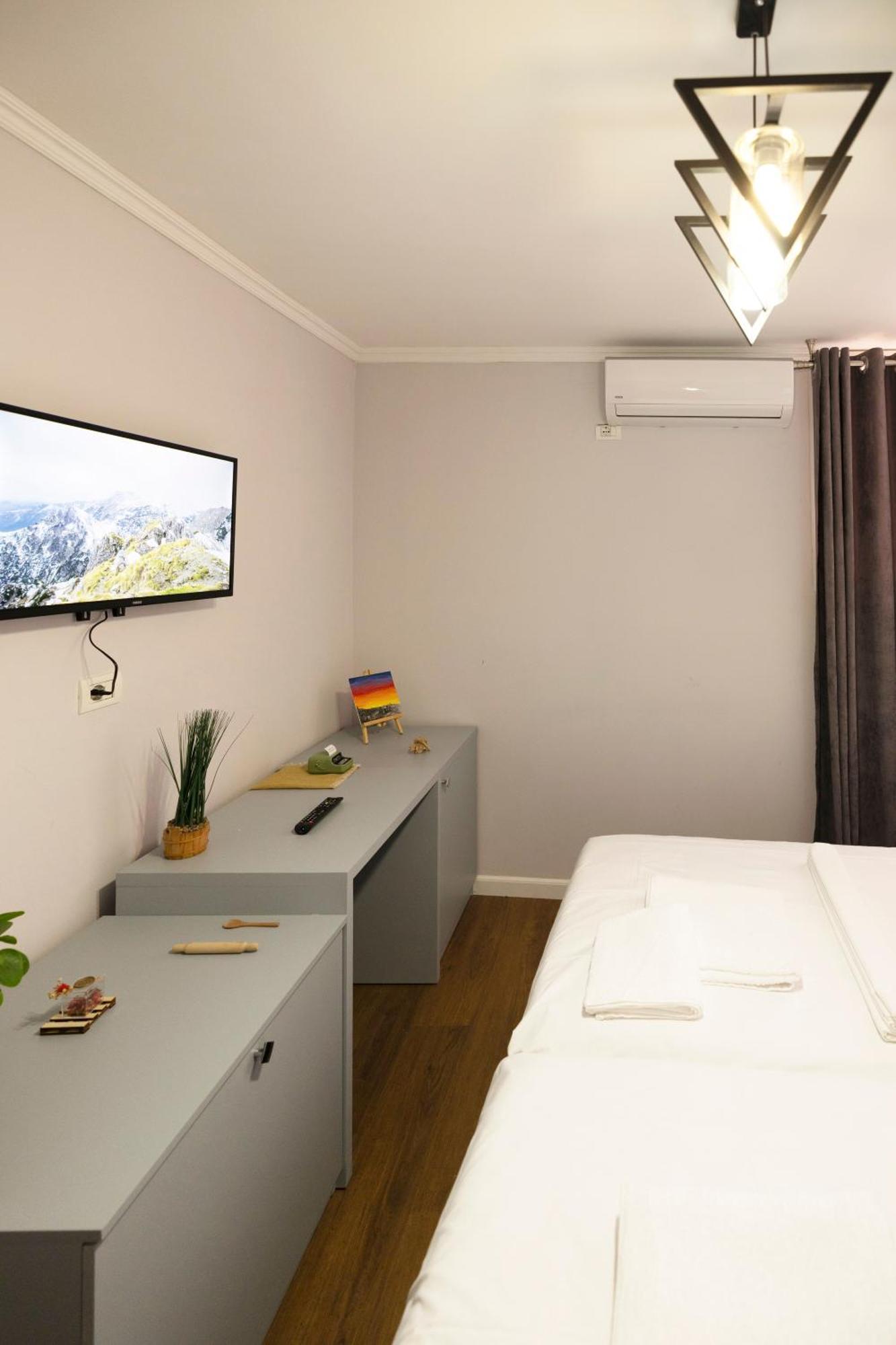 Tier Hotel Тирана Екстер'єр фото
