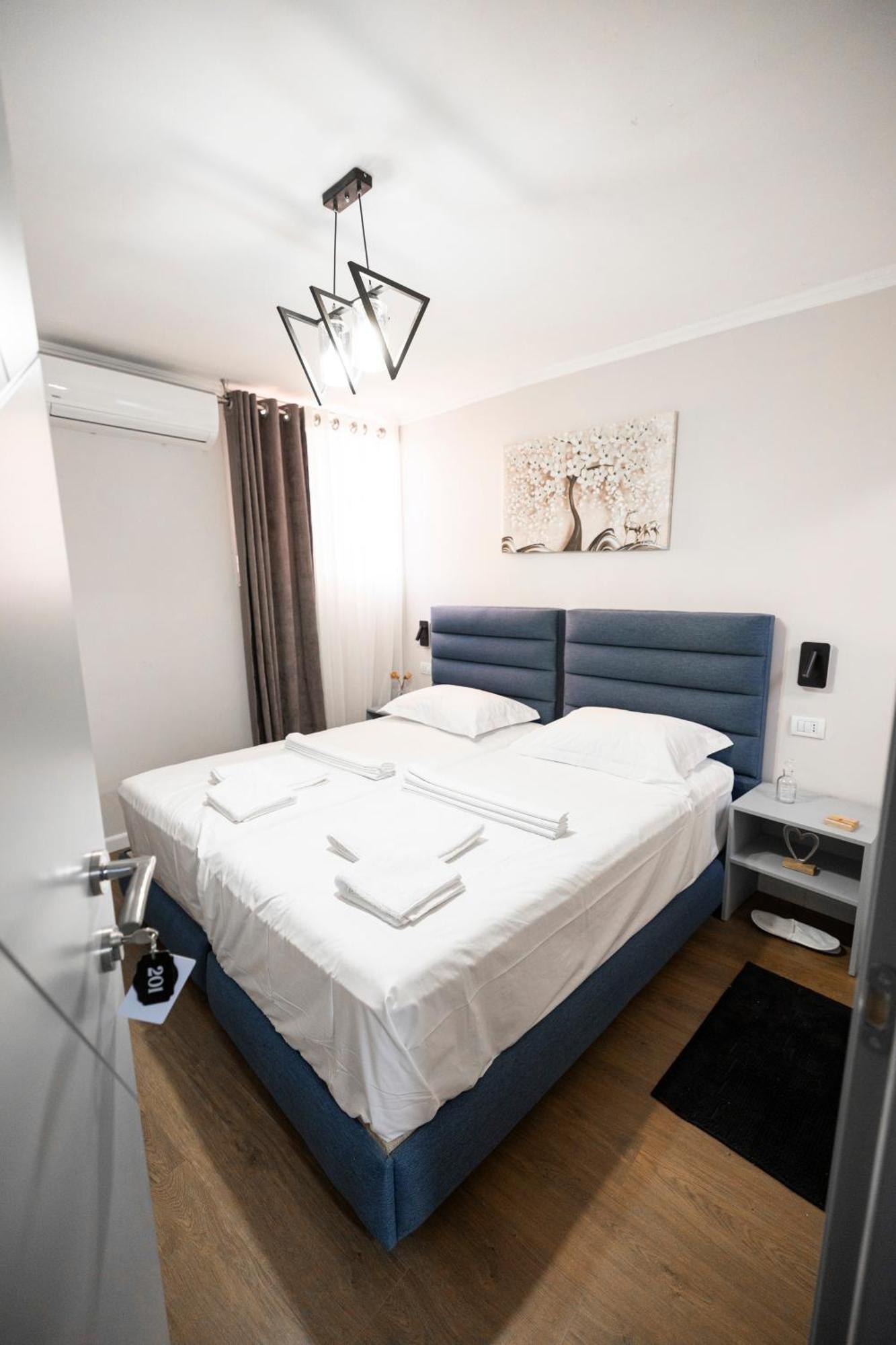 Tier Hotel Тирана Екстер'єр фото