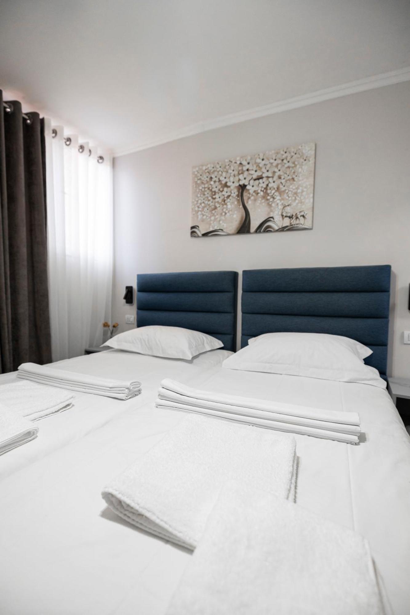 Tier Hotel Тирана Екстер'єр фото
